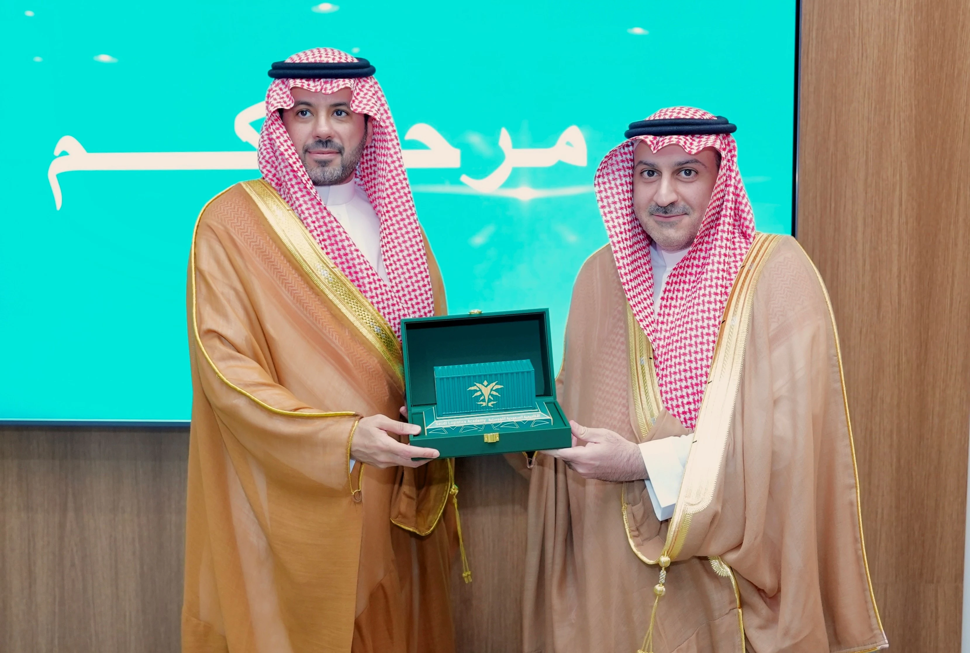 مدير عام صندوق تنمية الموارد البشرية يبحث تعزيز الشراكة مع الرييس التنفيذي للاكاديمية السعودية اللوجستية (1)
